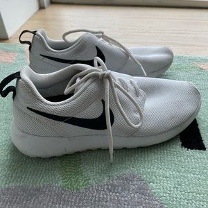 Nike white shoes, Women’s Size 6.5